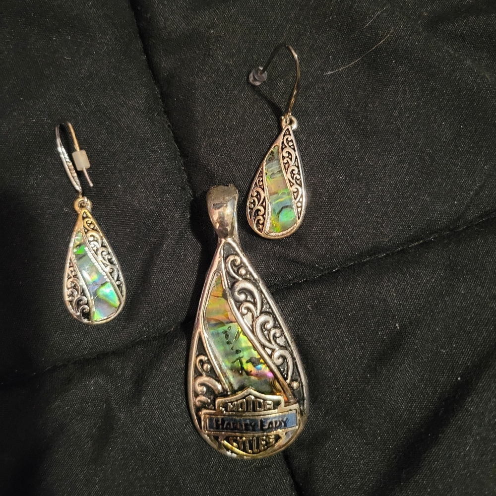 Harley davidson slide and earrings